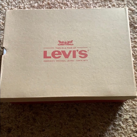 Brand New Levi’s chukka suede Boot - Picture 7 of 7